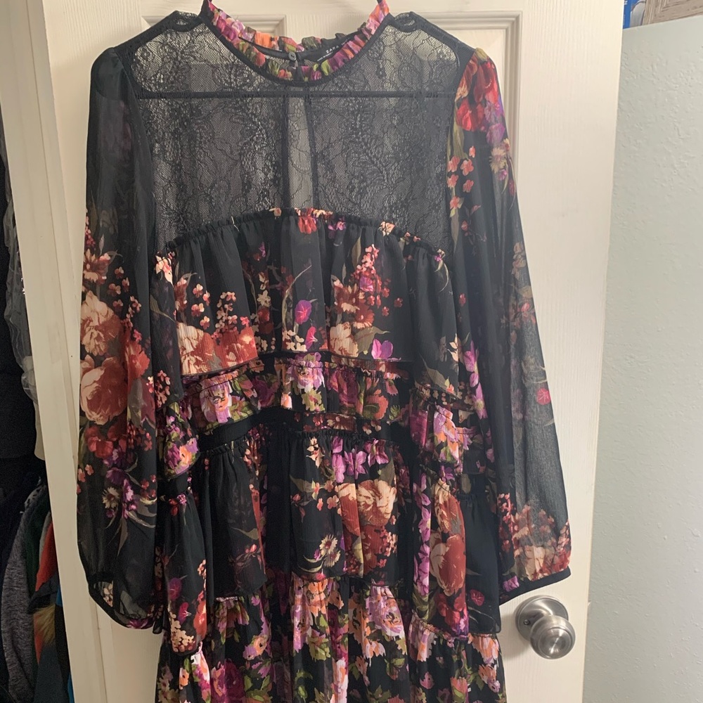 Zara dress with lace and ruffles - size M